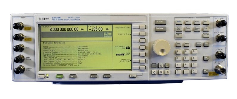 Keysight / Agilent E4432B Digital Signal Generator, 250 kHz  - 3 GHz